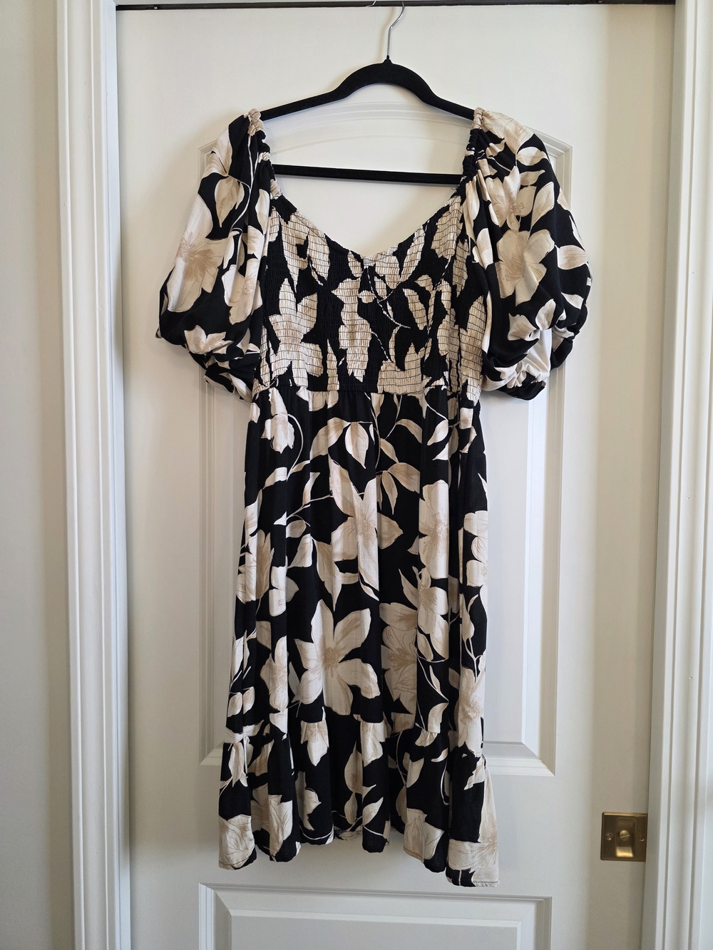 Maurices Black and Cream Floral Puff-Sleeve Knee Length Dress
